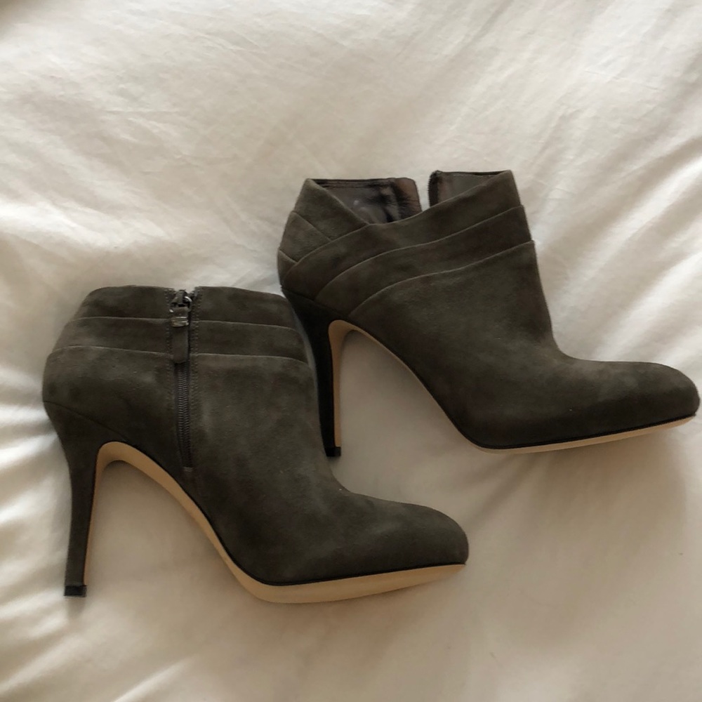Via Spiga suede booties in Granite, Size 8
